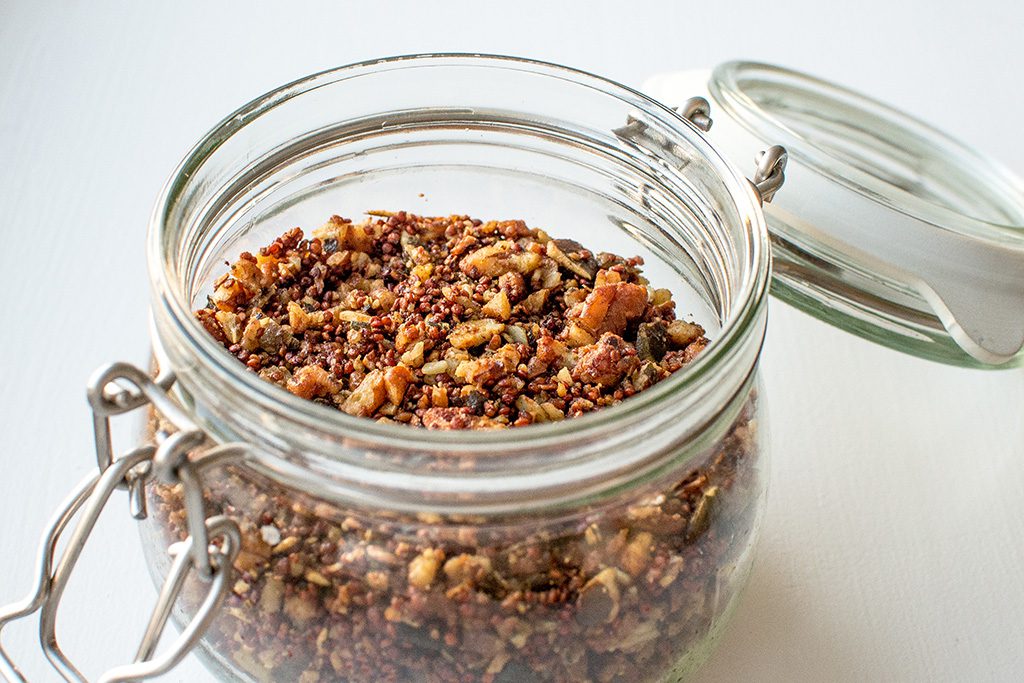 crunchy quinoa granola